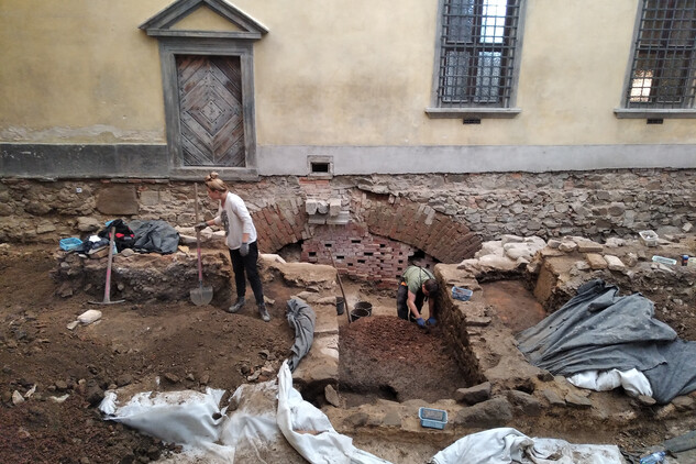 Průběh archeologického průzkumu na tzv. Malém nádvoří