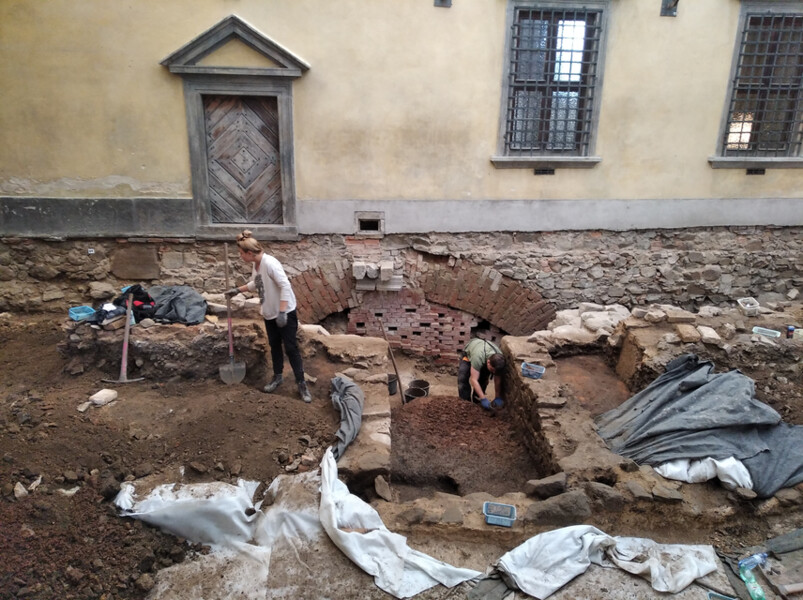 Průběh archeologického průzkumu na tzv. Malém nádvoří Průběh archeologického průzkumu na tzv. Malém nádvoří